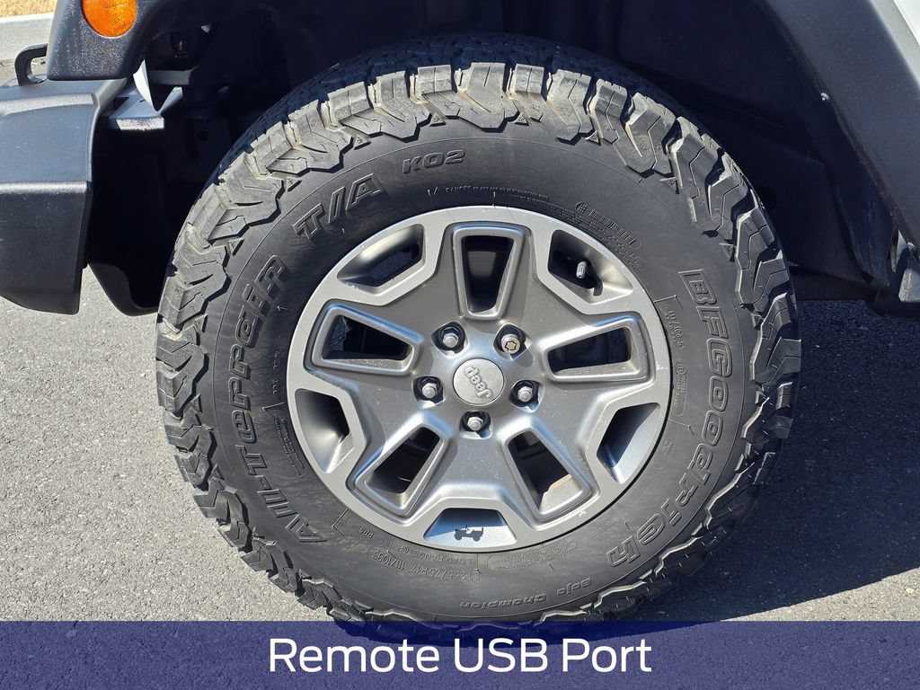 Used 2015 Jeep Wrangler Unlimited Rubicon w/ Max Tow Package AWD/4WD image 9