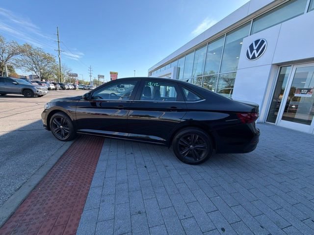 Used 2023 Volkswagen Jetta SE w/ Panoramic Sunroof Package FWD image 9