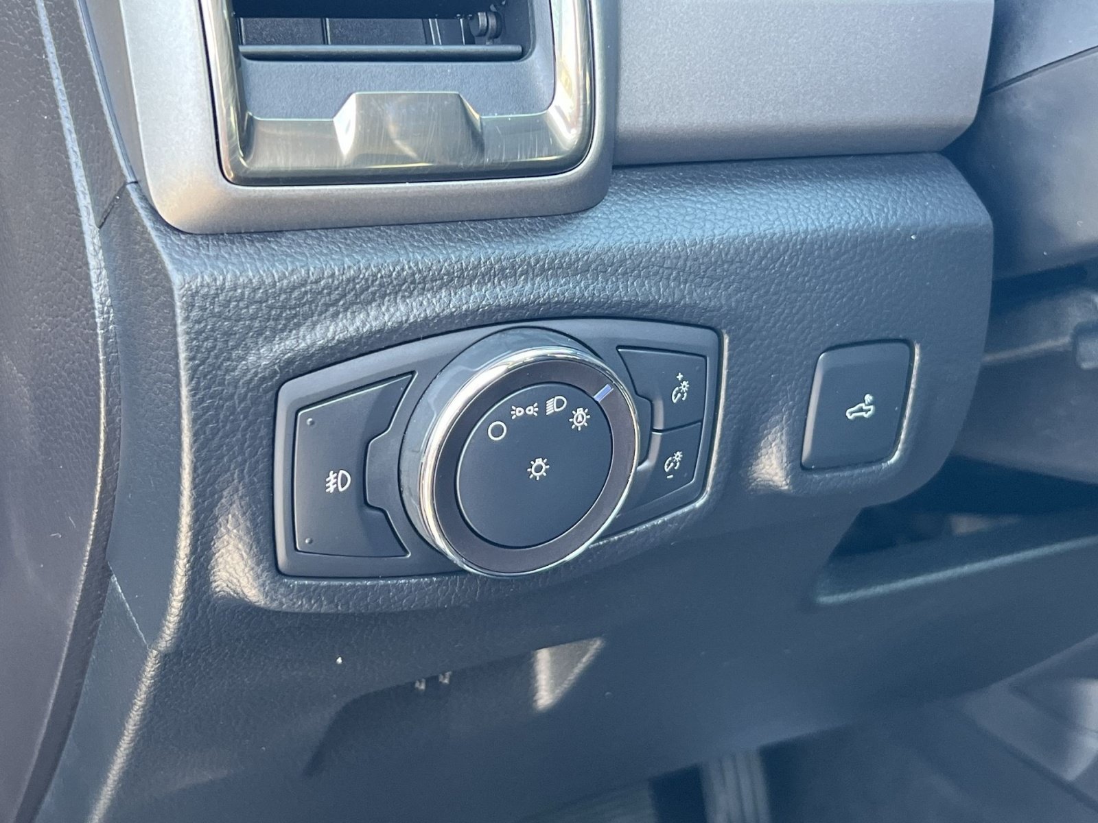Used 2019 Ford Ranger XLT w/ Equipment Group 301A Mid AWD/4WD image 28