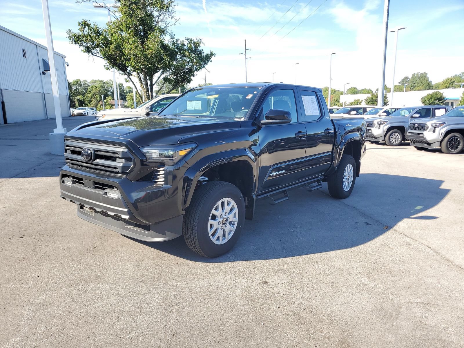 Certified 2025 Toyota Tacoma SR5 AWD/4WD image 2
