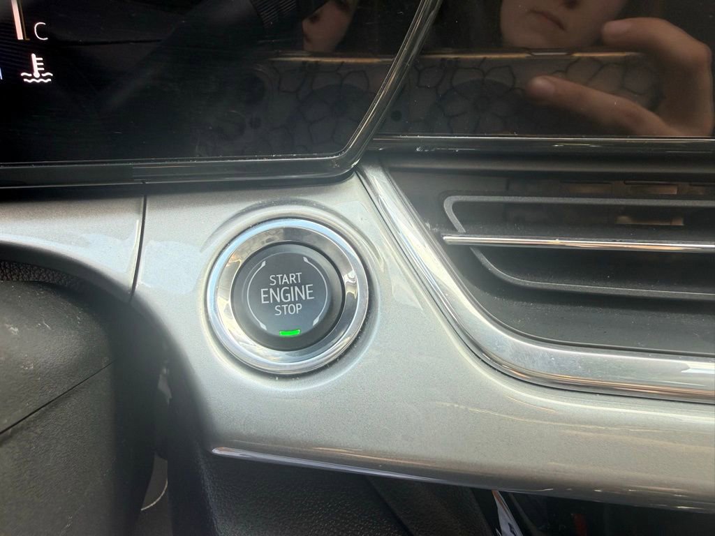 Used 2025 Chevrolet Trax LT w/ LT Convenience Package image 35