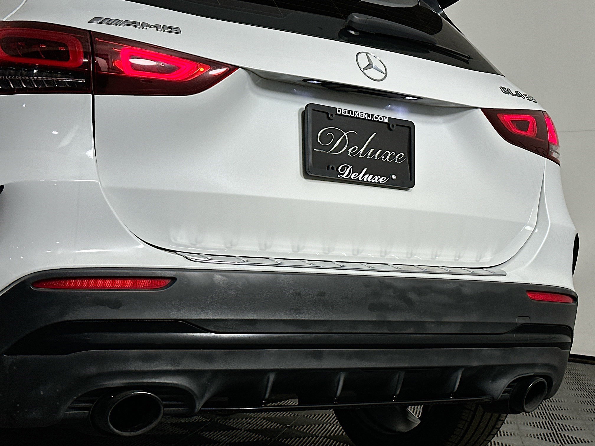 Used 2022 Mercedes-Benz GLA 35 AMG 4MATIC w/ AMG Aerodynamic Package image 27