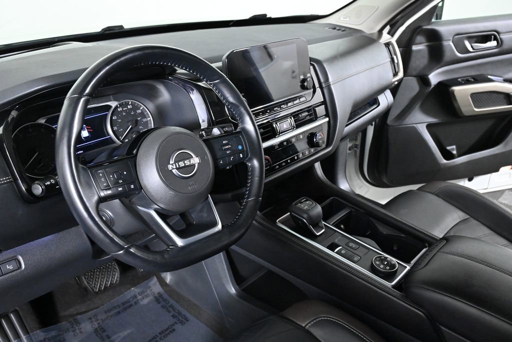Used 2022 Nissan Pathfinder Platinum w/ Cargo Package image 12