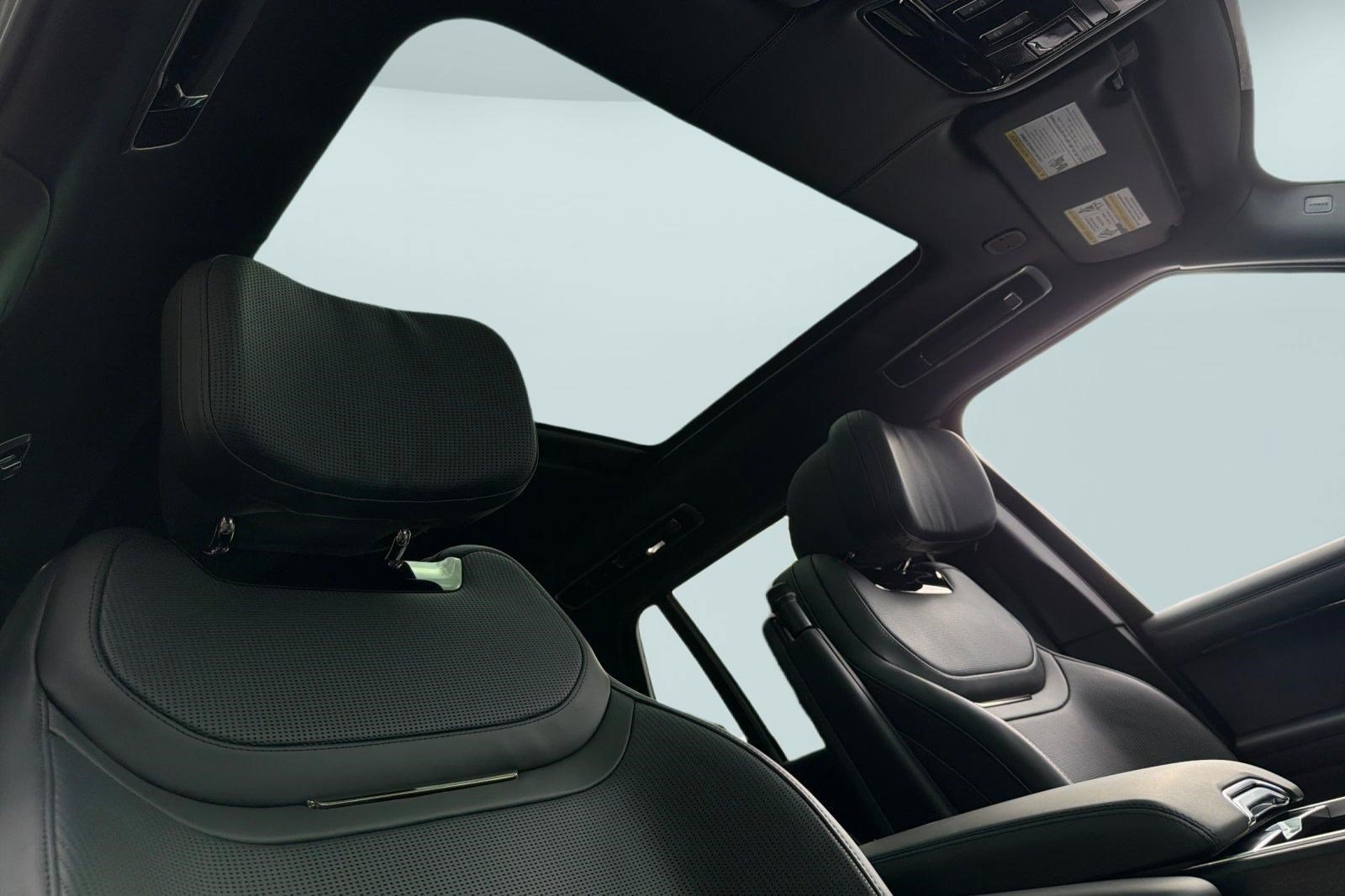 New 2026 Land Rover Range Rover SV AWD/4WD image 24