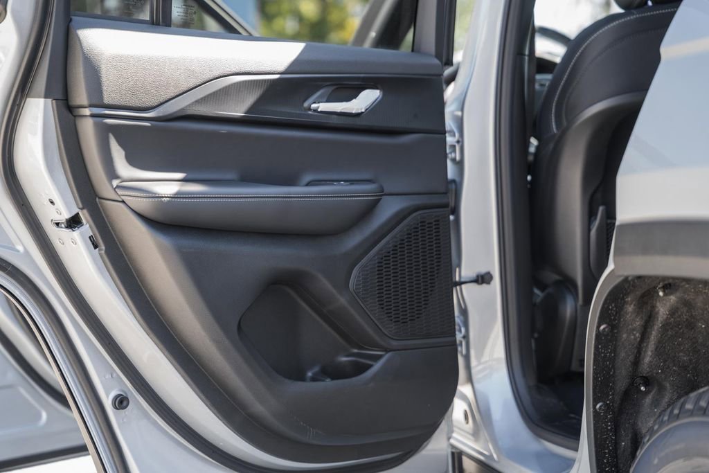 New 2025 Jeep Grand Cherokee Laredo X w/ Luxury Tech Group I image 30