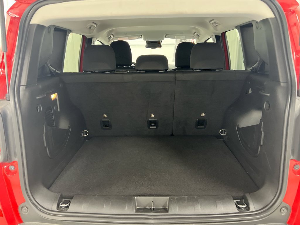 Used 2023 Jeep Renegade Trailhawk AWD/4WD image 24