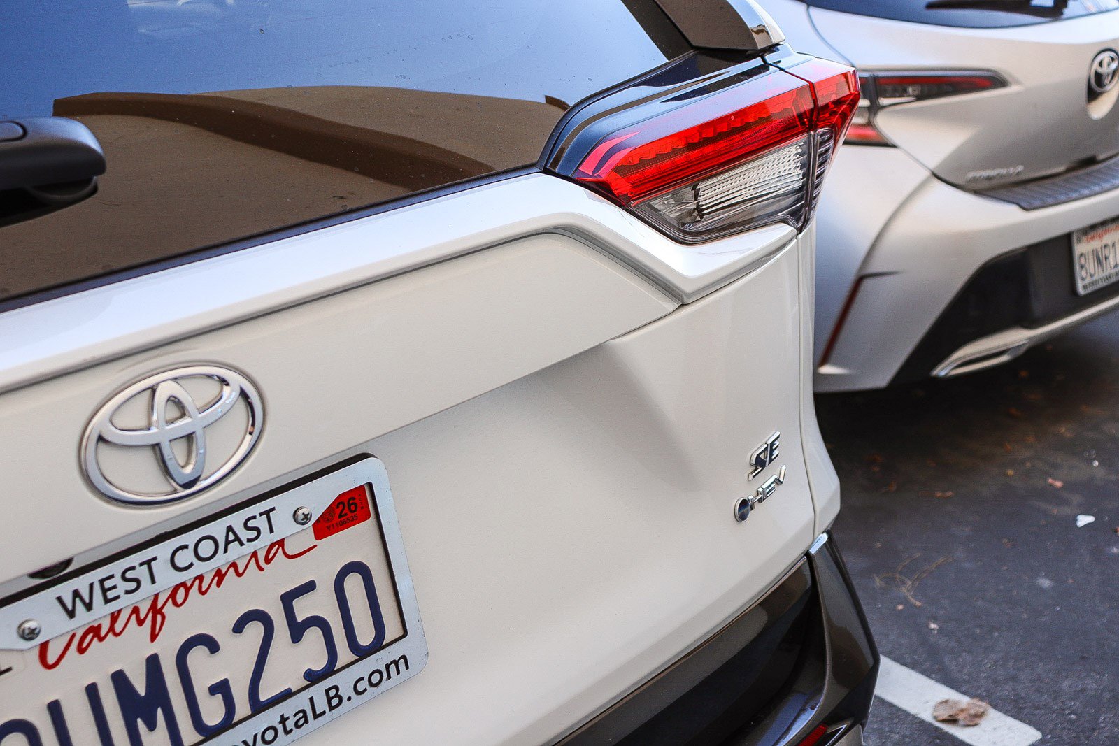 Used 2025 Toyota RAV4 SE image 14