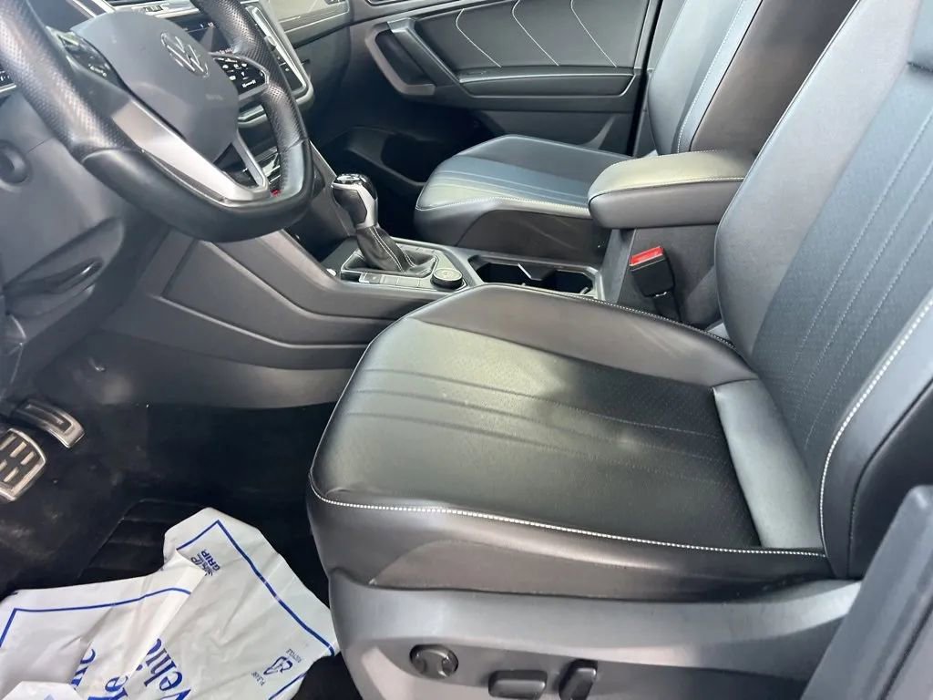 Used 2022 Volkswagen Tiguan SE R-Line image 32