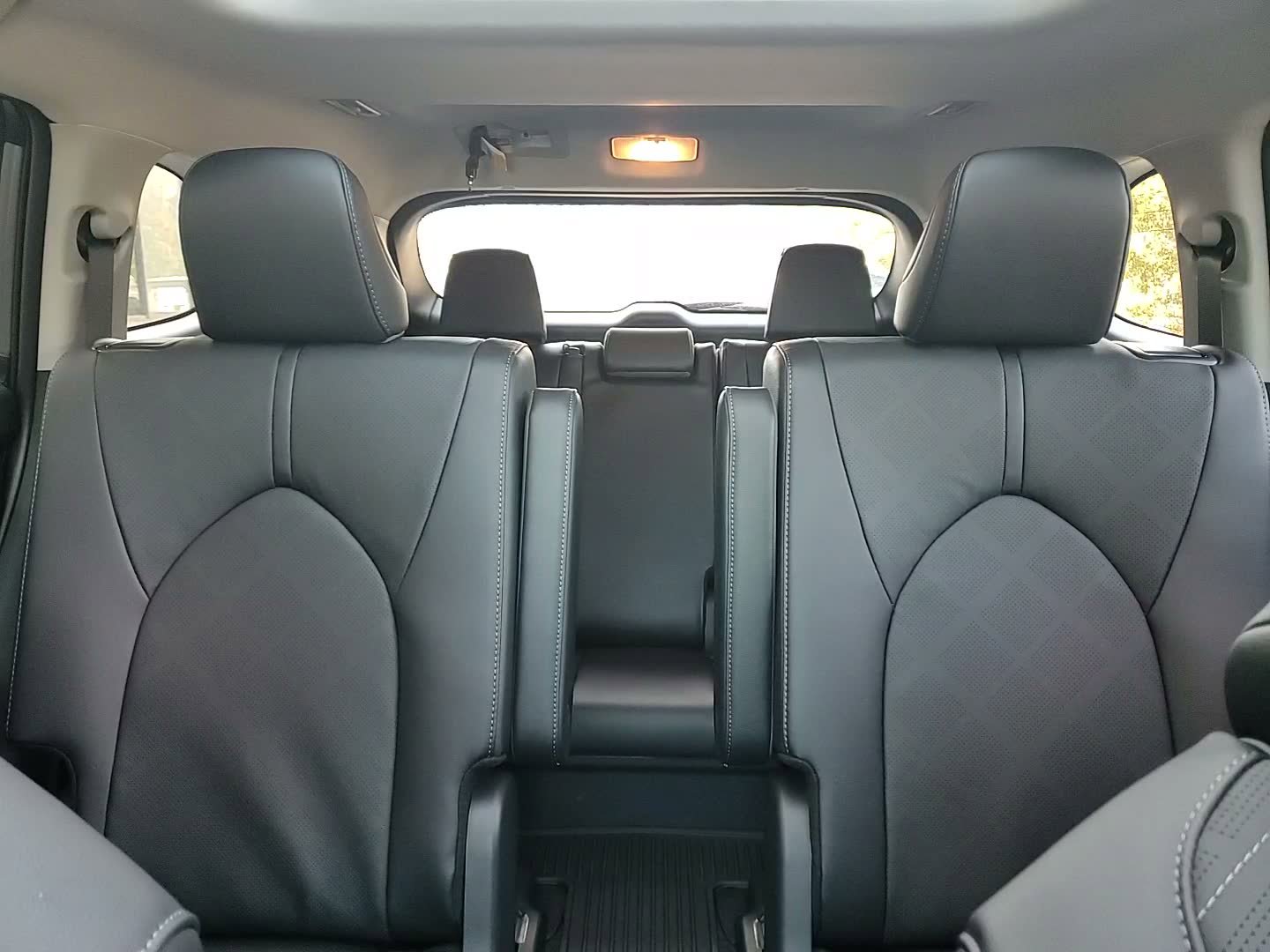 New 2026 Toyota Highlander Platinum image 23