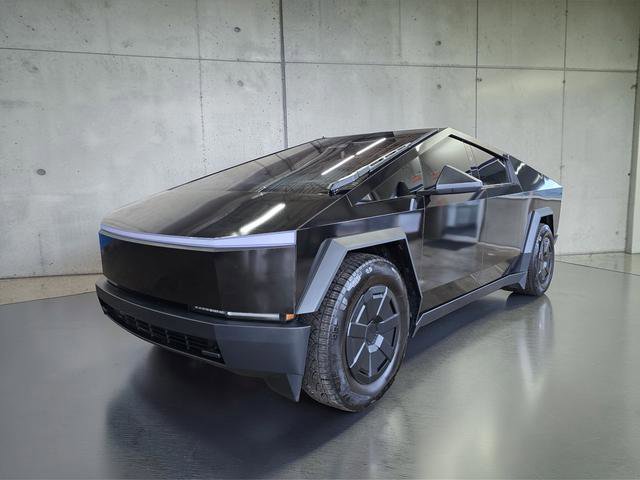 Used 2024 Tesla Cybertruck AWD Crew Cab image 9