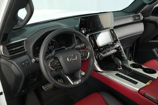 Used 2025 Lexus LX 700h F Sport image 34