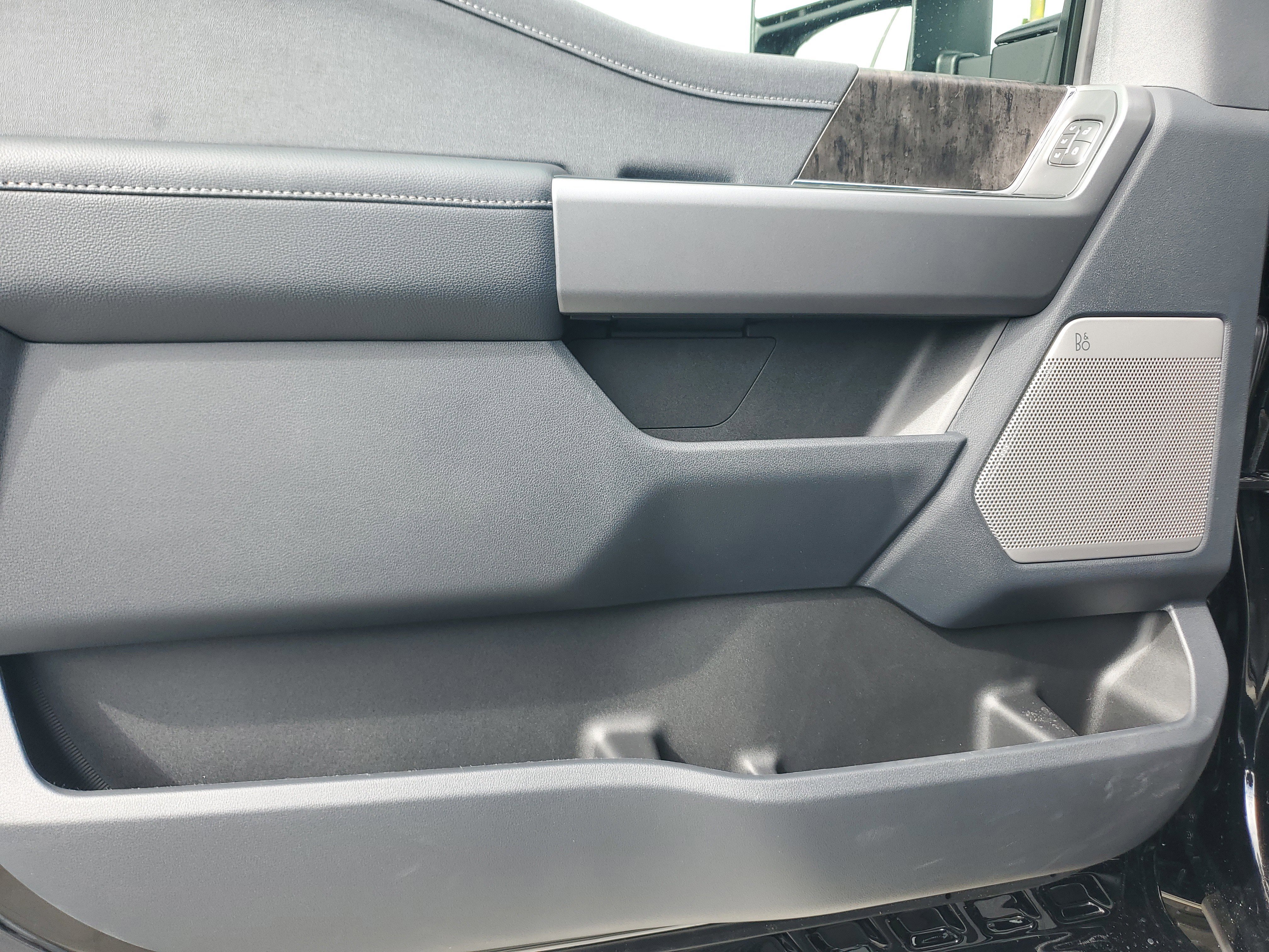 New 2026 Ford F250 Lariat w/ Black Appearance Package image 15