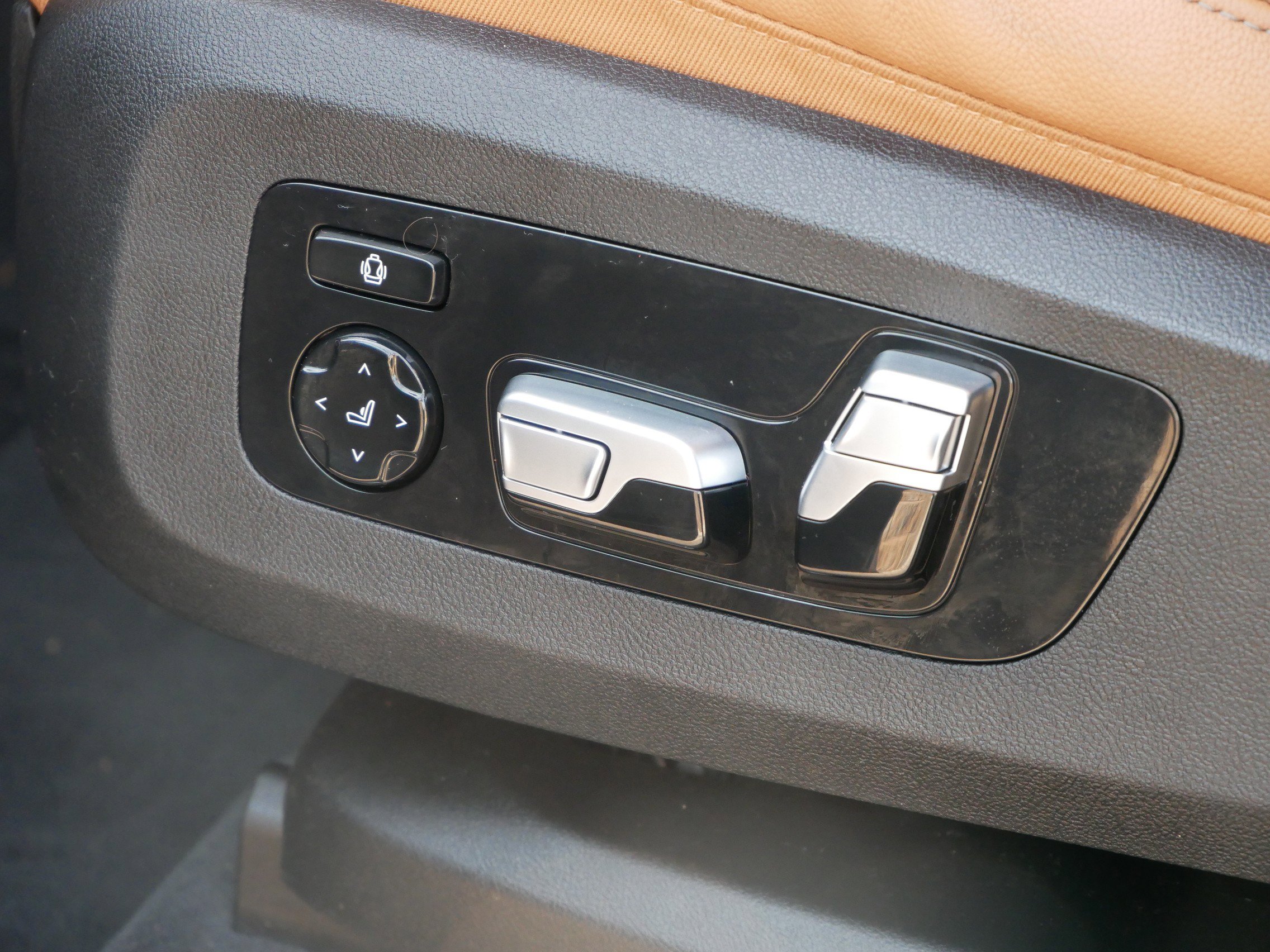 Used 2022 BMW X5 M50i image 12