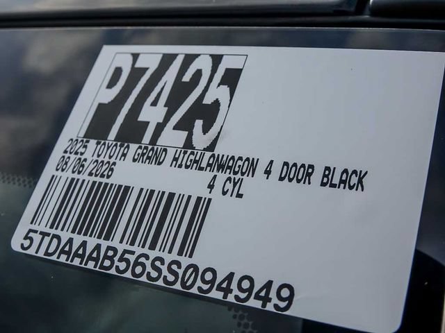 Used 2025 Toyota Grand Highlander AWD image 31