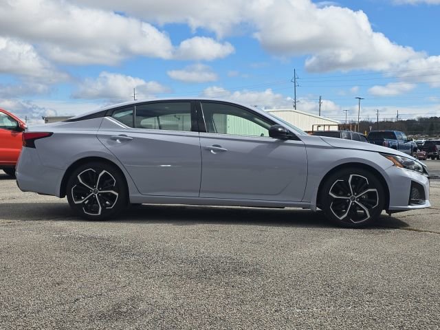 Used 2024 Nissan Altima 2.5 SR w/ SR Premium Package image 6