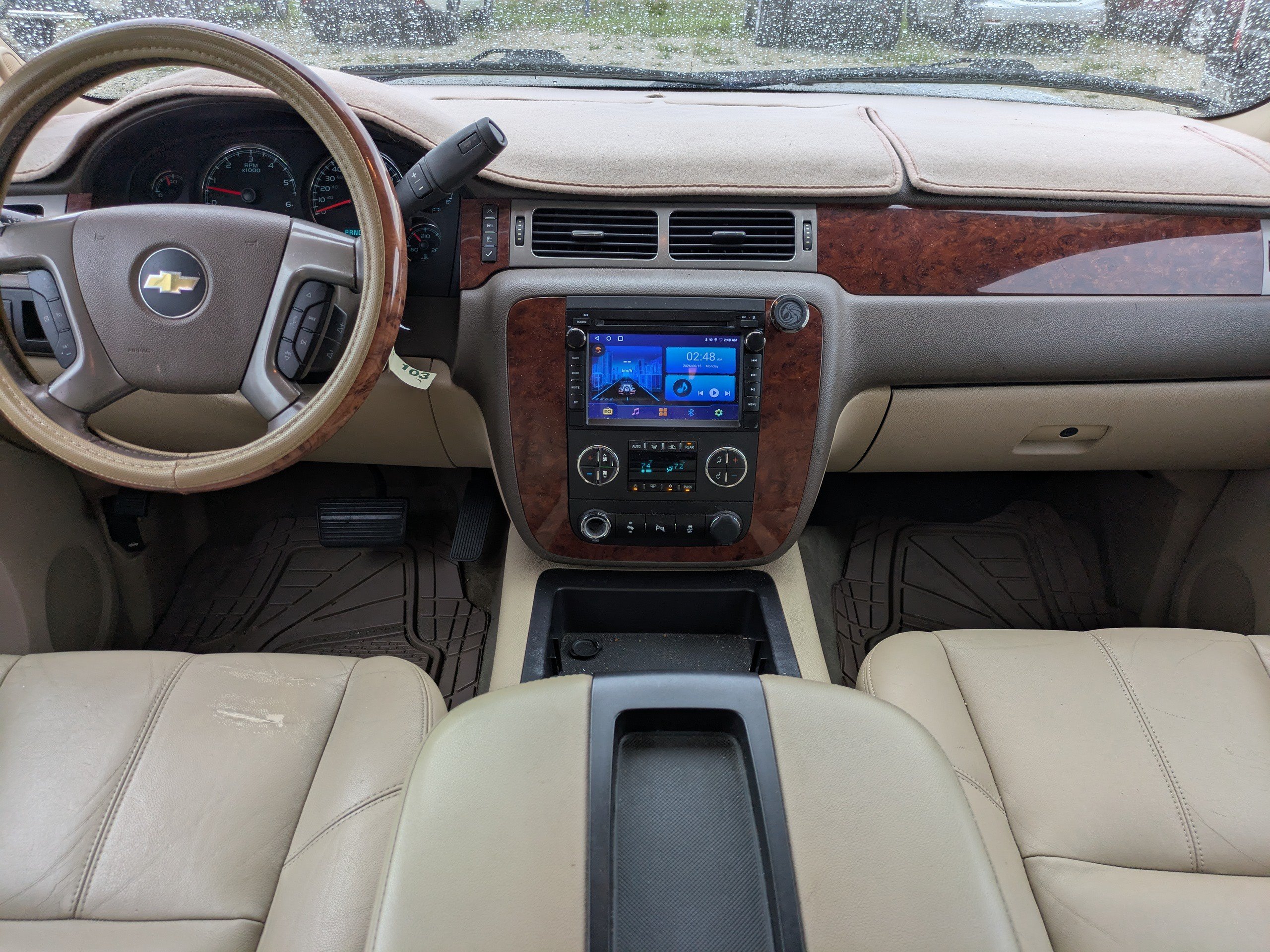Used 2014 Chevrolet Suburban LT RWD image 15