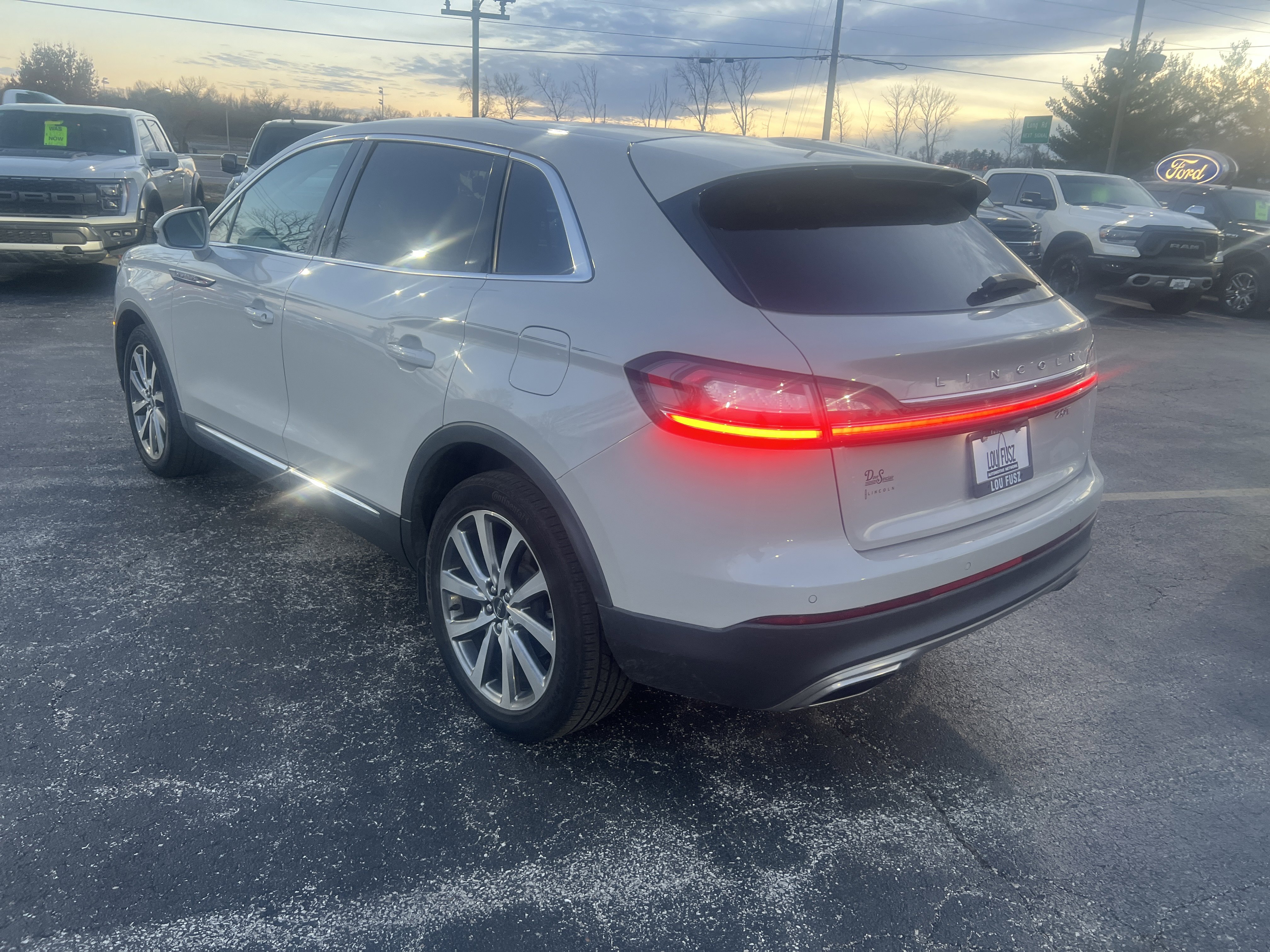 Used 2019 Lincoln Nautilus Select image 5