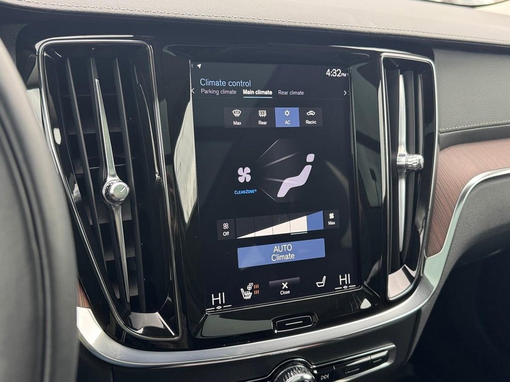 Used 2020 Volvo V60 T5 Cross Country w/ Protection Package image 17