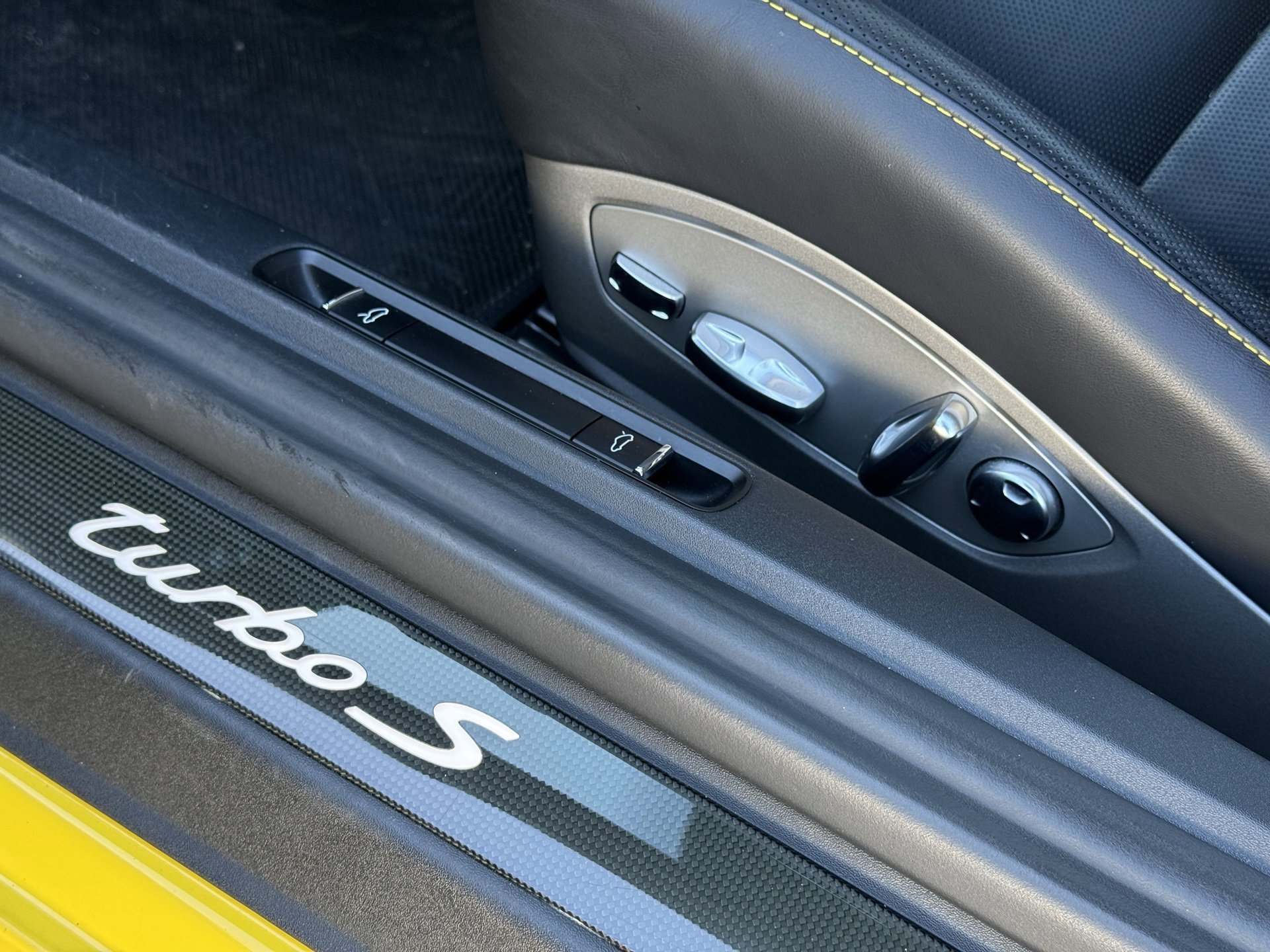 Certified 2019 Porsche 911 Turbo S image 31