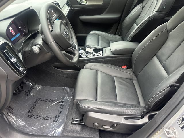 Used 2024 Volvo XC40 B5 Plus AWD/4WD image 27