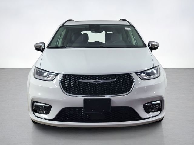 Used 2023 Chrysler Pacifica Limited AWD/4WD image 8