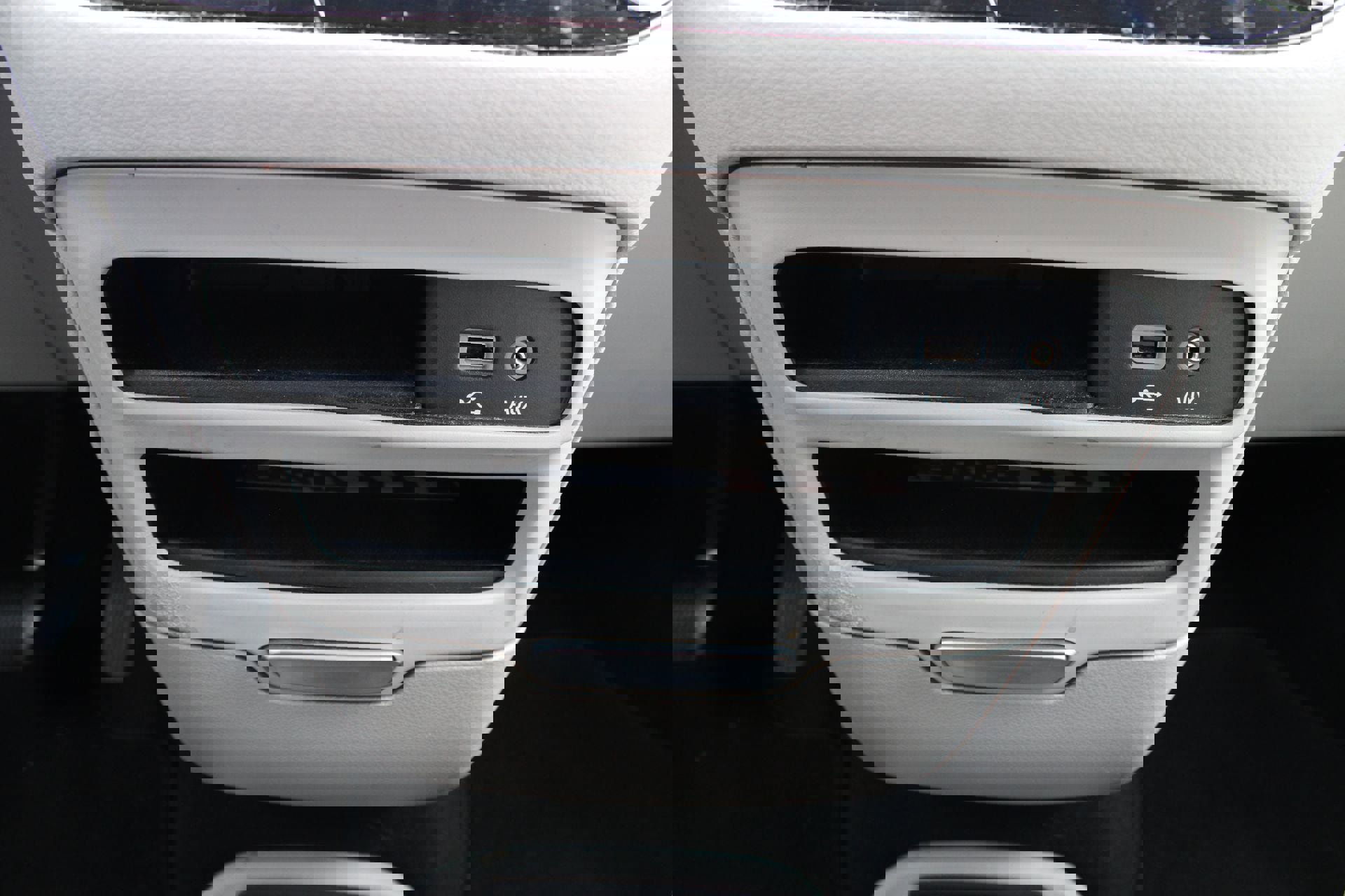 Used 2017 Chrysler Pacifica Touring-L image 42