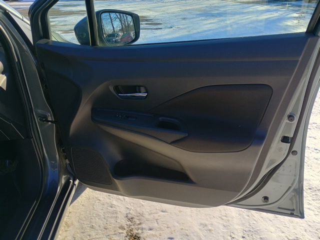 Used 2021 Nissan Versa SV FWD image 12