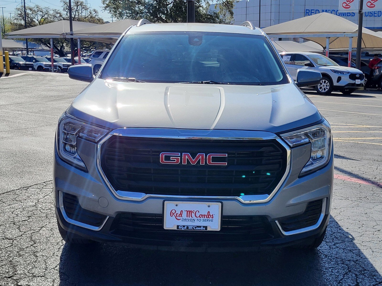 Used 2023 GMC Terrain SLE w/ Driver Convenience Package image 9