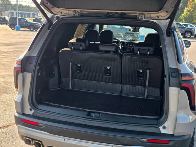 Used 2026 Chevrolet Traverse Z71 w/ LPO, Floor Liner Package AWD/4WD image 13