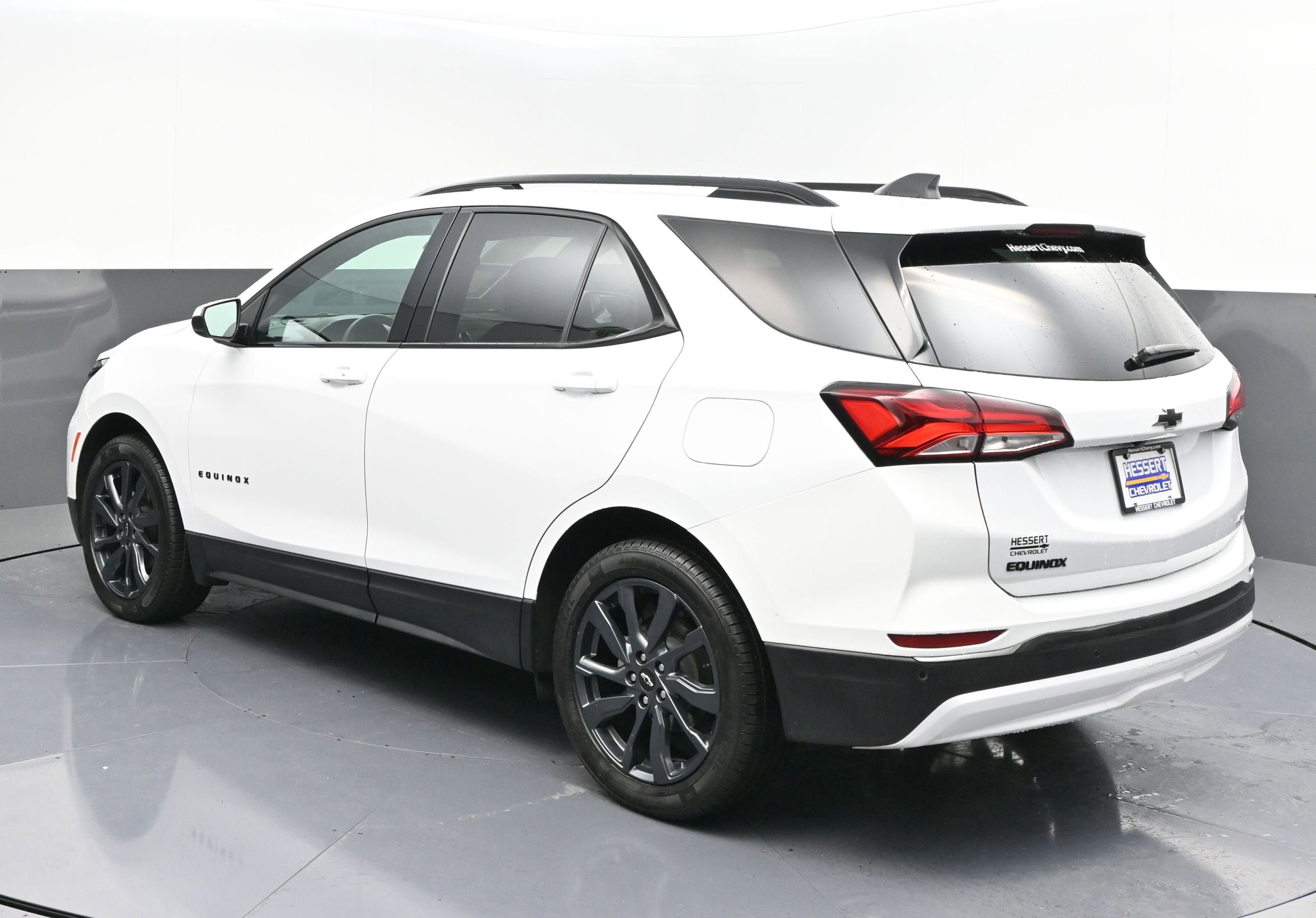Used 2023 Chevrolet Equinox RS FWD image 5