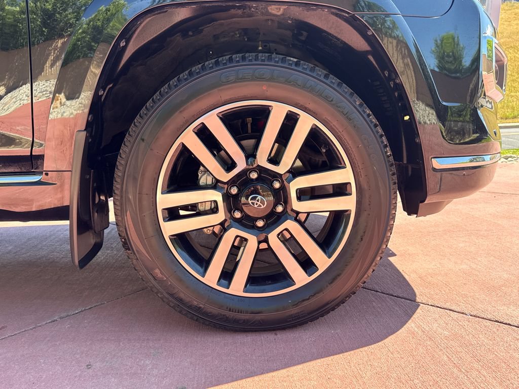 Used 2024 Toyota 4Runner Limited AWD/4WD image 31