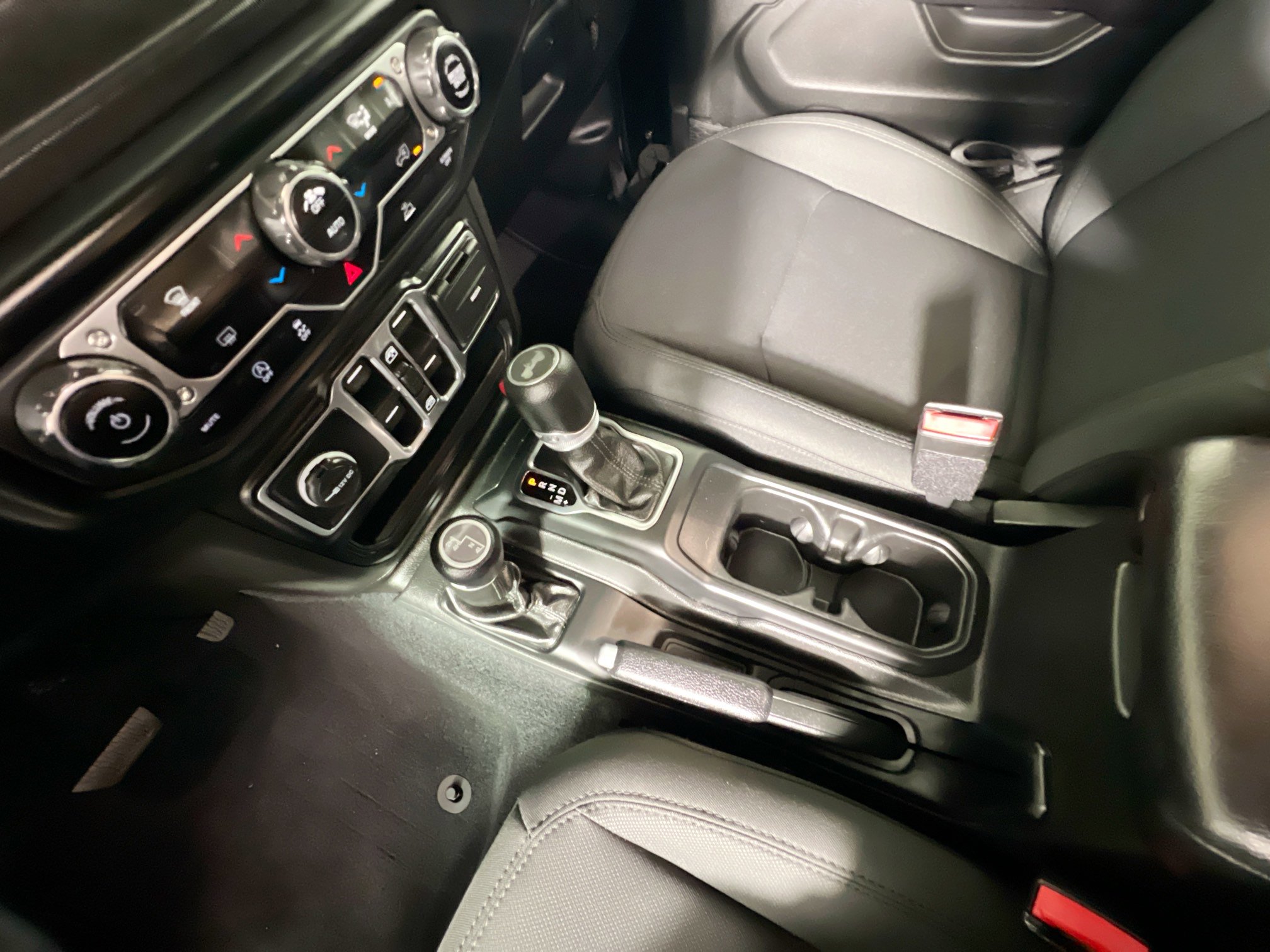 Used 2022 Jeep Wrangler Unlimited Sport AWD/4WD image 25