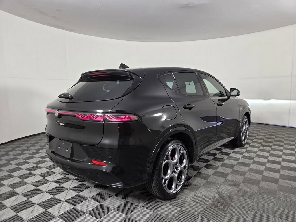 Used 2025 Alfa Romeo Tonale Veloce w/ Premium Package image 5