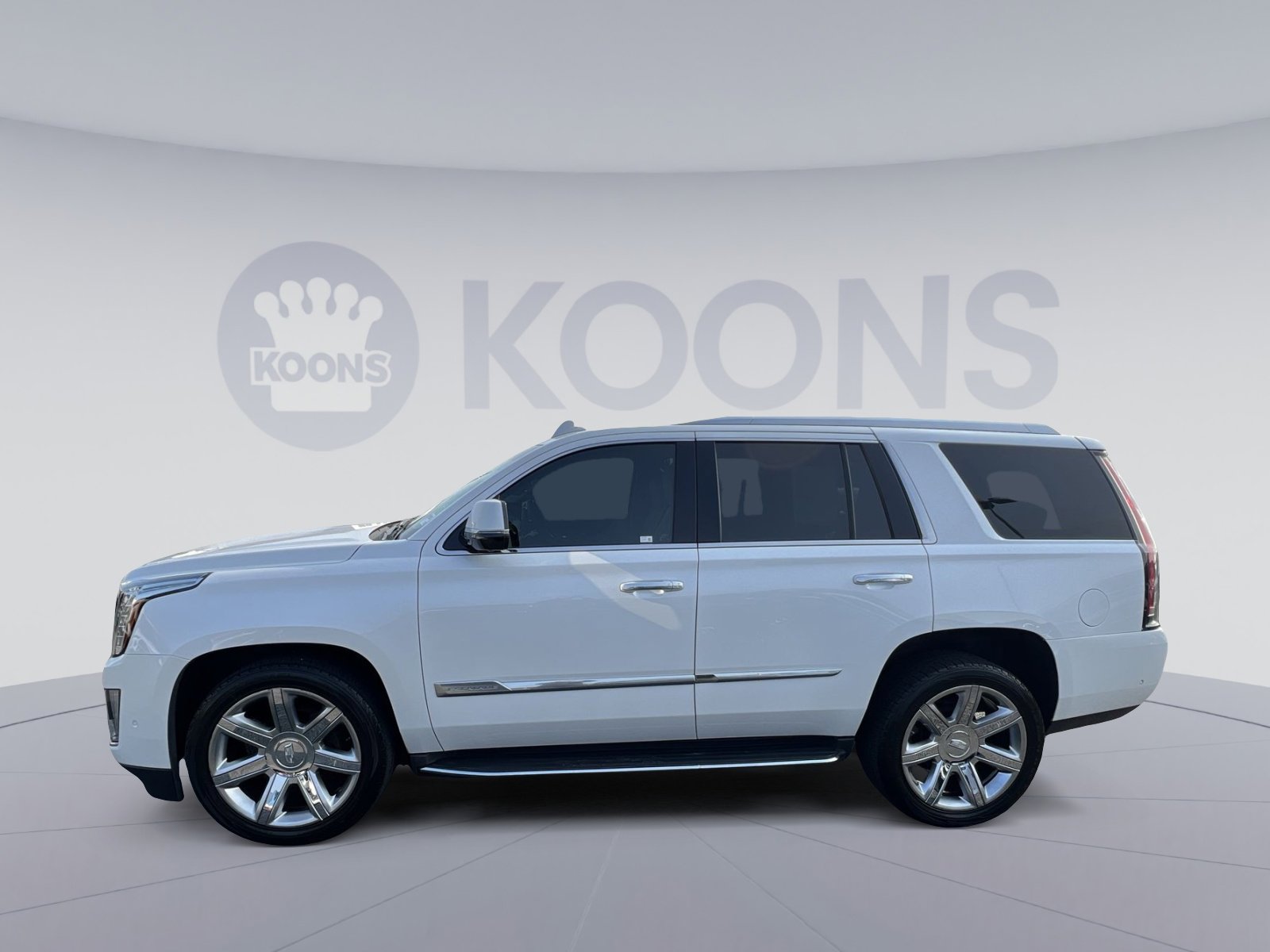 Used 2017 Cadillac Escalade Luxury image 2