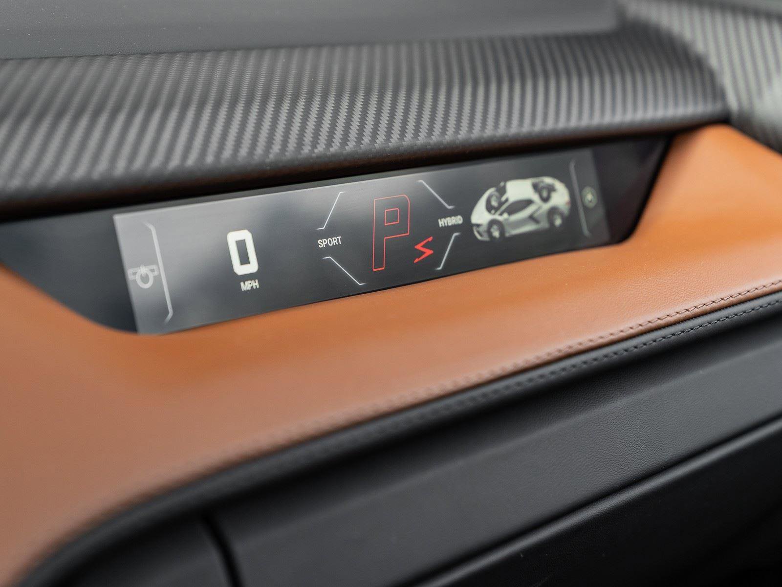 Used 2024 Lamborghini Revuelto image 32