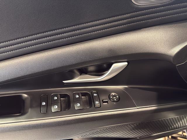 Used 2022 Hyundai Elantra SEL w/ Convenience + Premium Package image 41