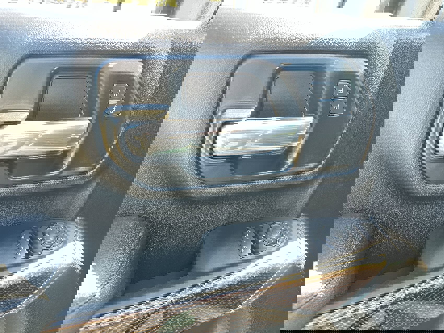 Used 2026 GMC Sierra 3500 SLE w/ SLE Convenience Package image 13