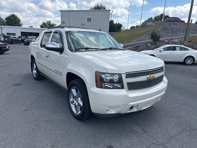 Used 2013 Chevrolet Avalanche LTZ AWD/4WD image 2