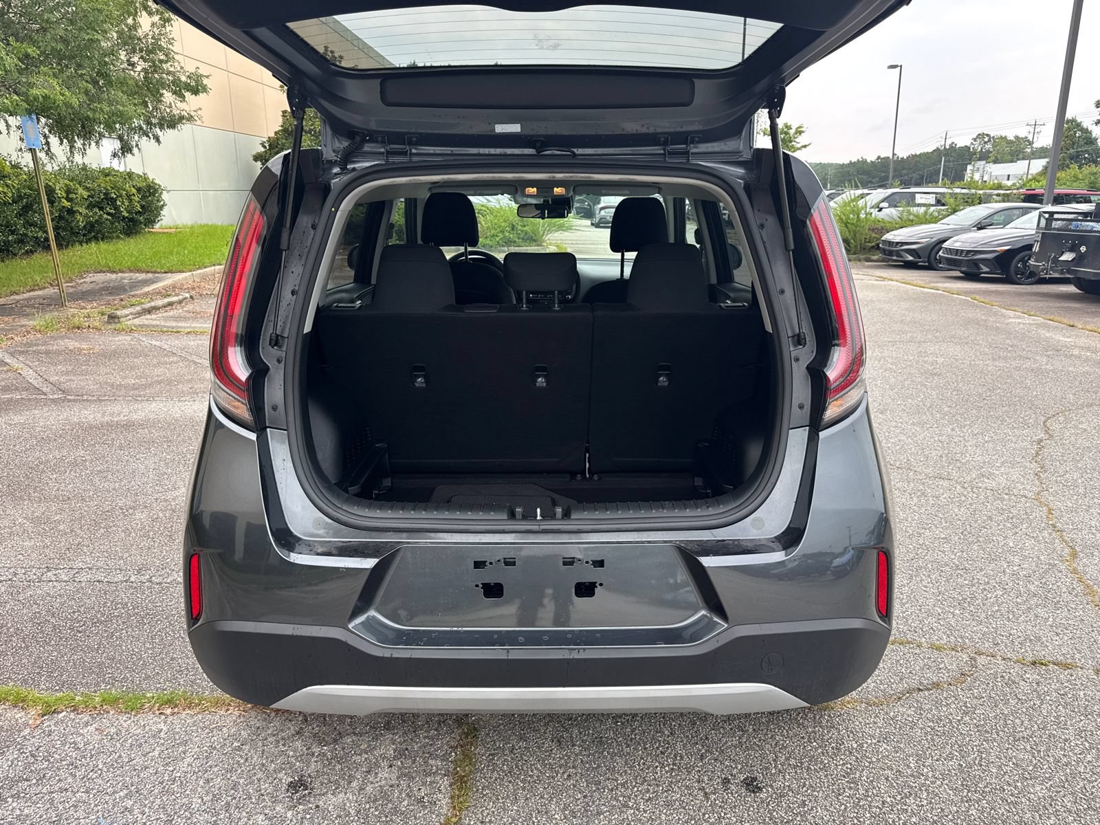 Used 2025 Kia Soul LX w/ LX Technology Package FWD image 18