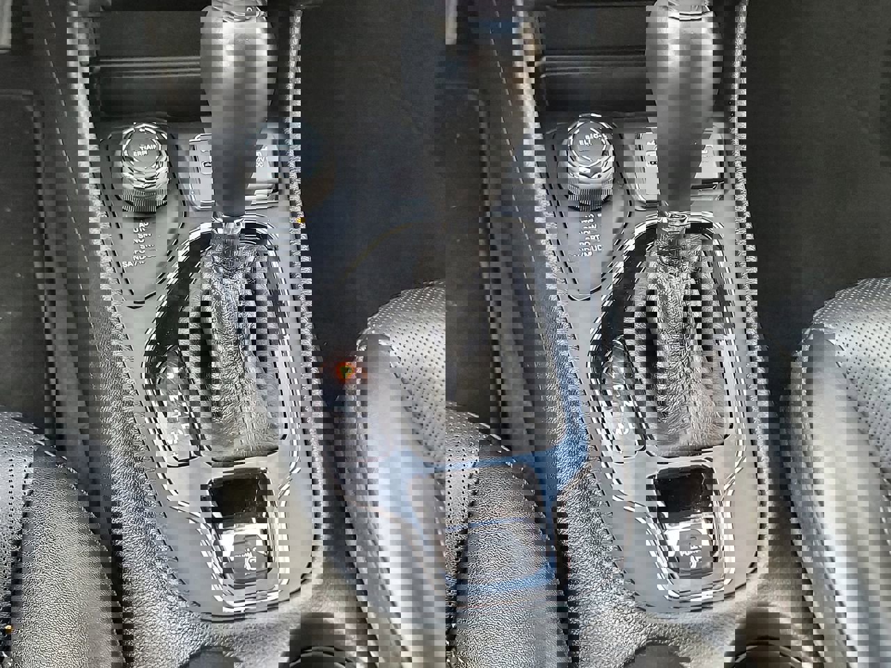 Used 2023 Jeep Cherokee Altitude Lux image 18