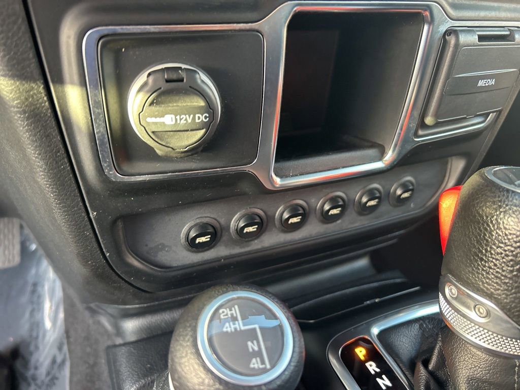 Used 2020 Jeep Gladiator Sport AWD/4WD image 38