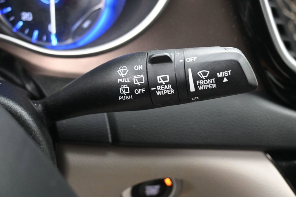 Used 2022 Chrysler Voyager LX FWD image 17