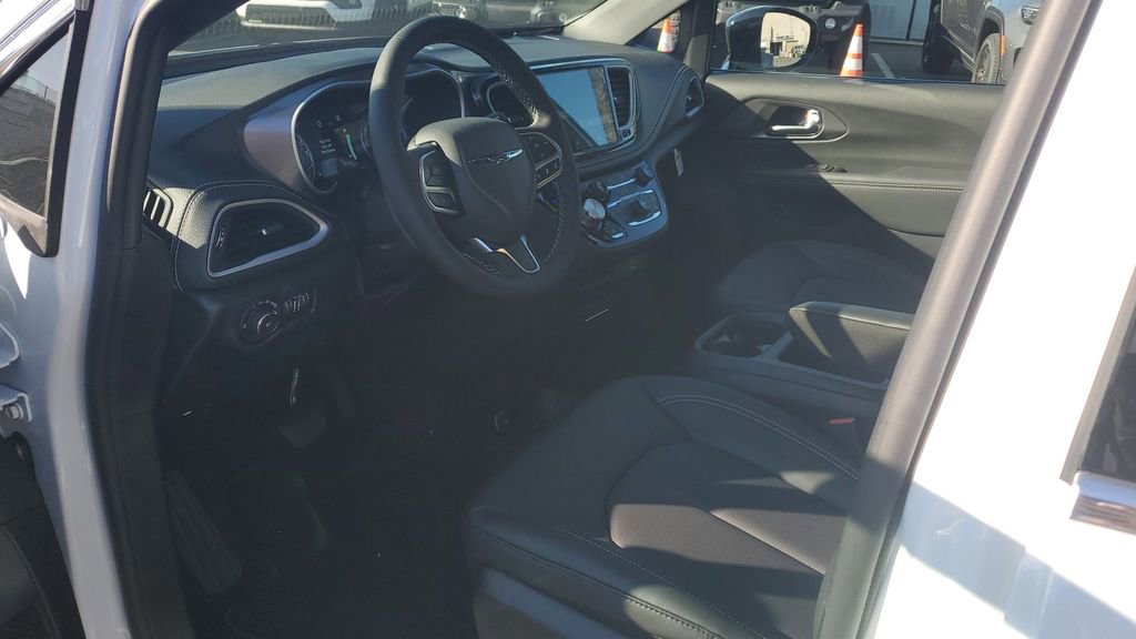 New 2026 Chrysler Pacifica Select image 17