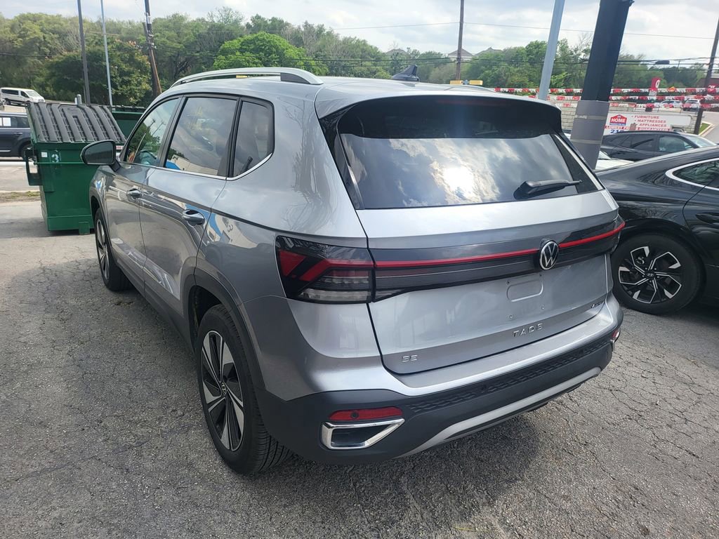 Used 2025 Volkswagen Taos SE AWD/4WD image 4