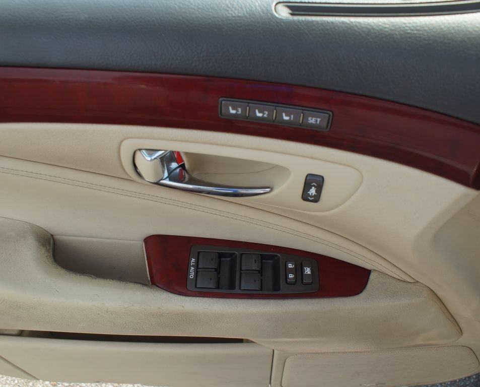 Used 2012 Lexus LS 460 w/ Comfort Pkg RWD image 21