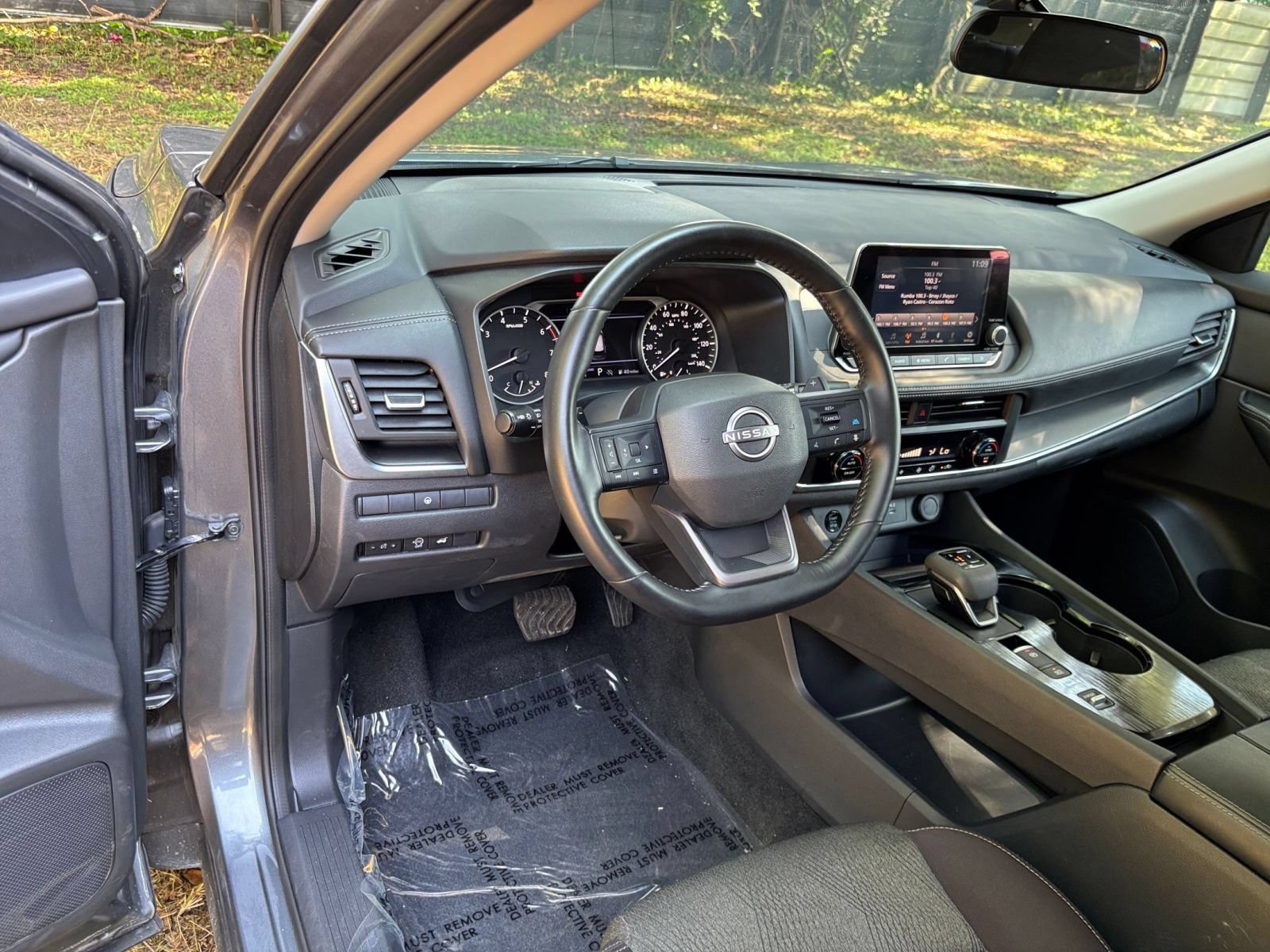 Used 2025 Nissan Rogue SV FWD image 35