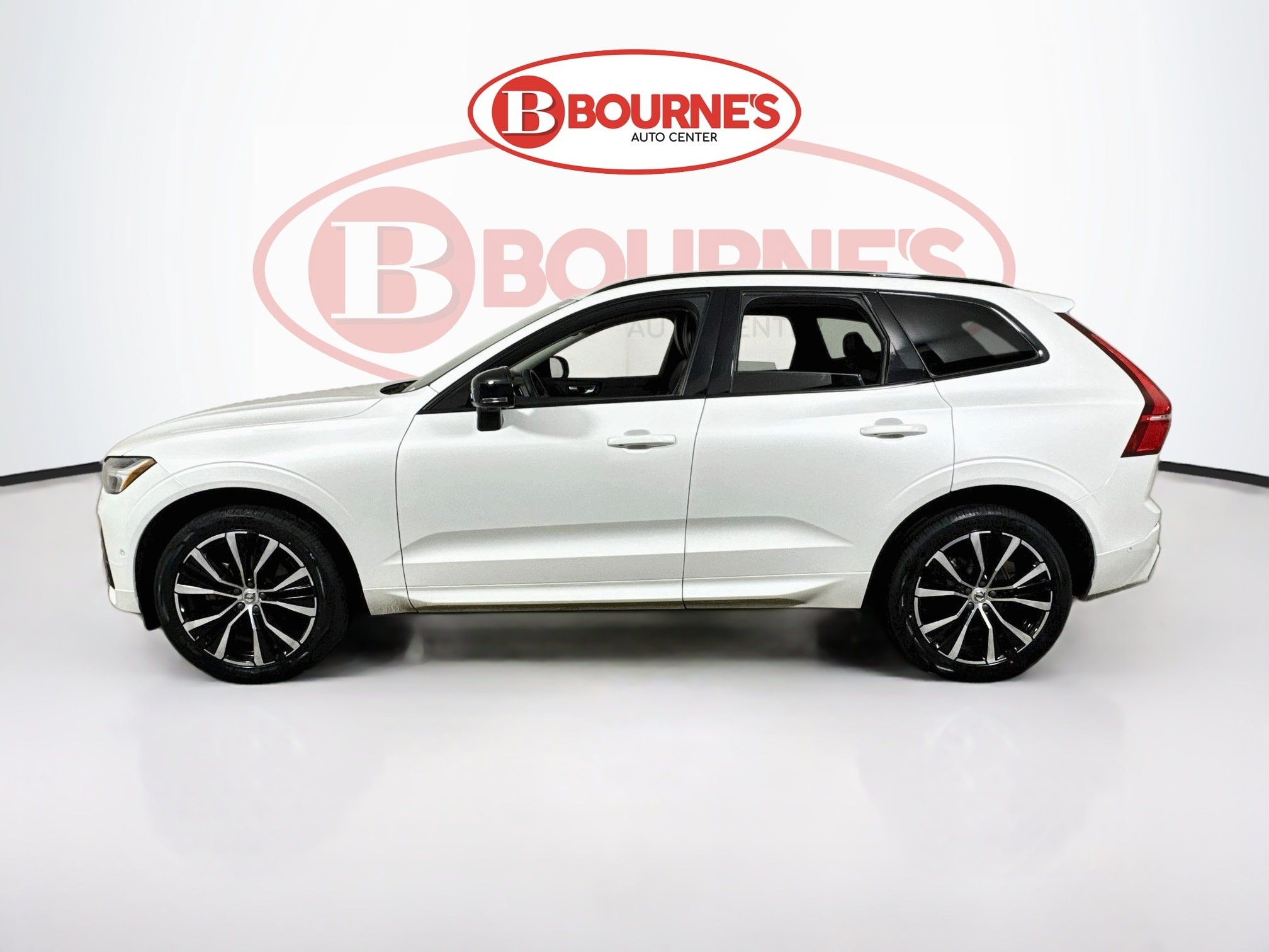 Used 2024 Volvo XC60 B5 Plus w/ Protection Package Premier AWD/4WD image 8