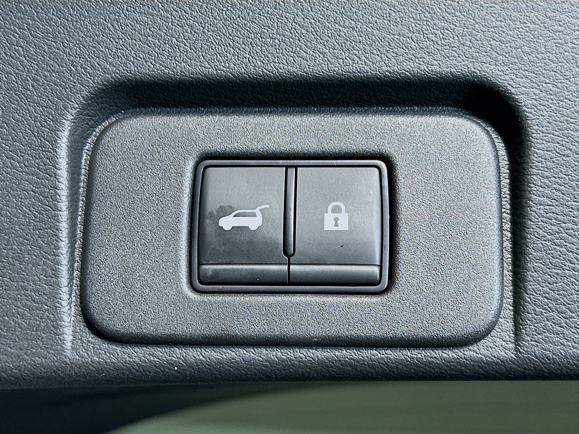 Used 2024 Nissan Rogue SV image 31