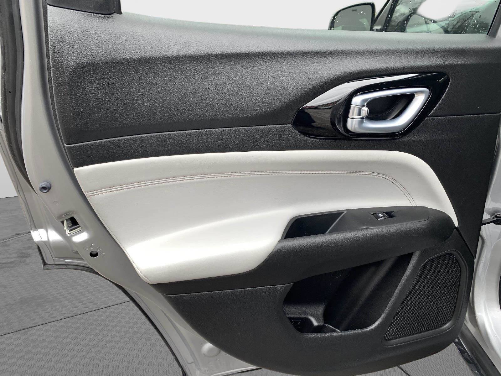 Used 2023 Jeep Compass Limited image 35