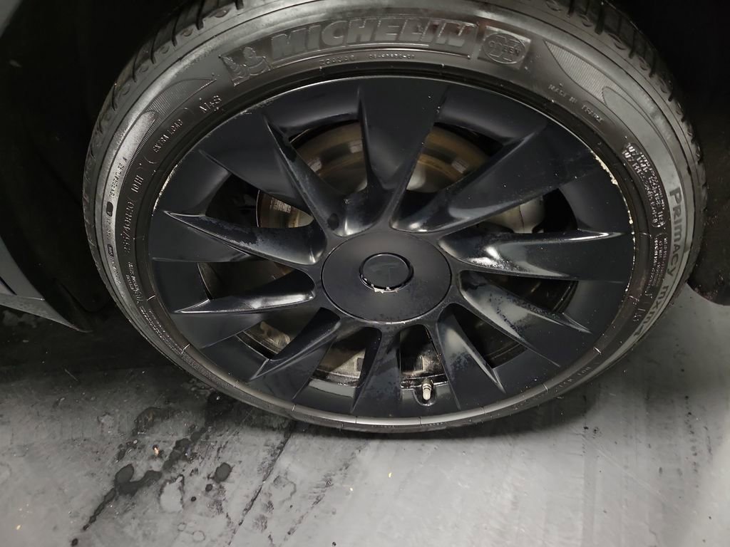 Used 2021 Tesla Model Y Long Range image 10